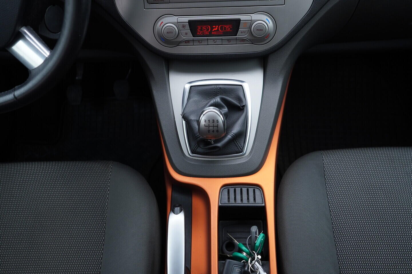 OV190V11589_30.webp_KUGA Trend 2.0 TDCi 100 kW manuál