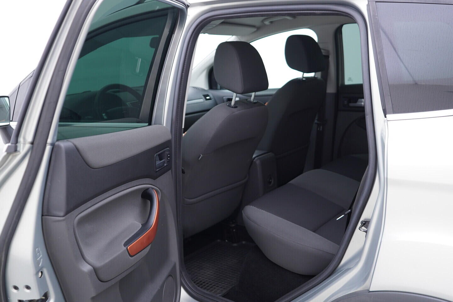 OV190V11589_31.webp_KUGA Trend 2.0 TDCi 100 kW manuál