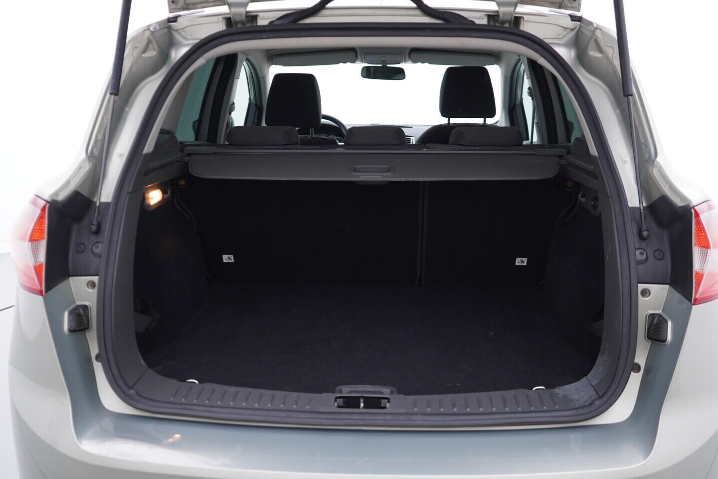 OV190V11589_33.webp_KUGA Trend 2.0 TDCi 100 kW manuál