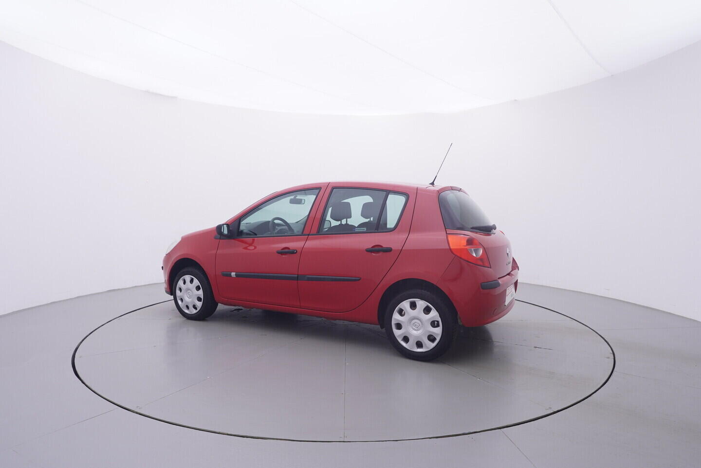 OV190V11625_12.webp_CLIO  1.1 16V 55 kW manuál