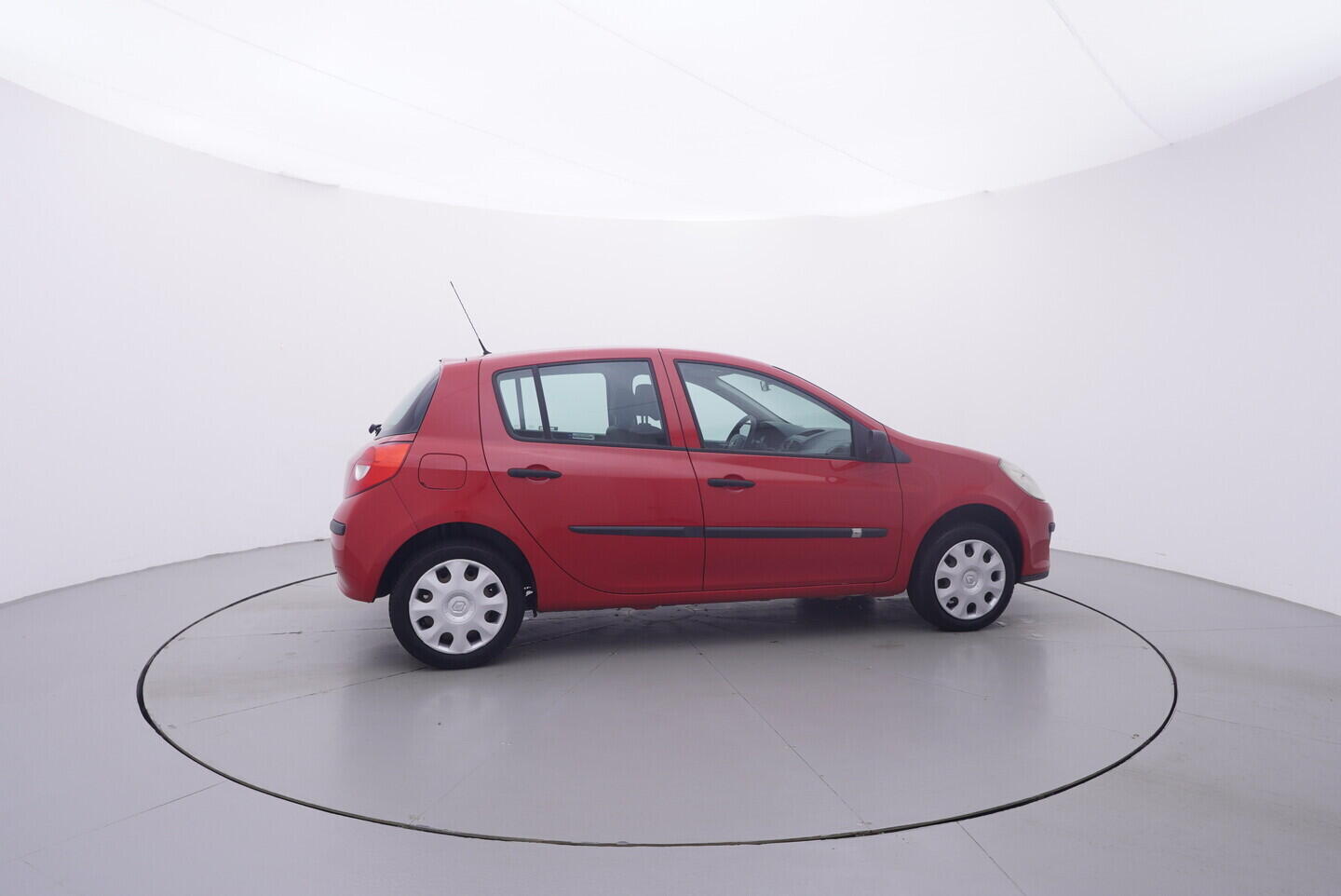OV190V11625_15.webp_CLIO  1.1 16V 55 kW manuál