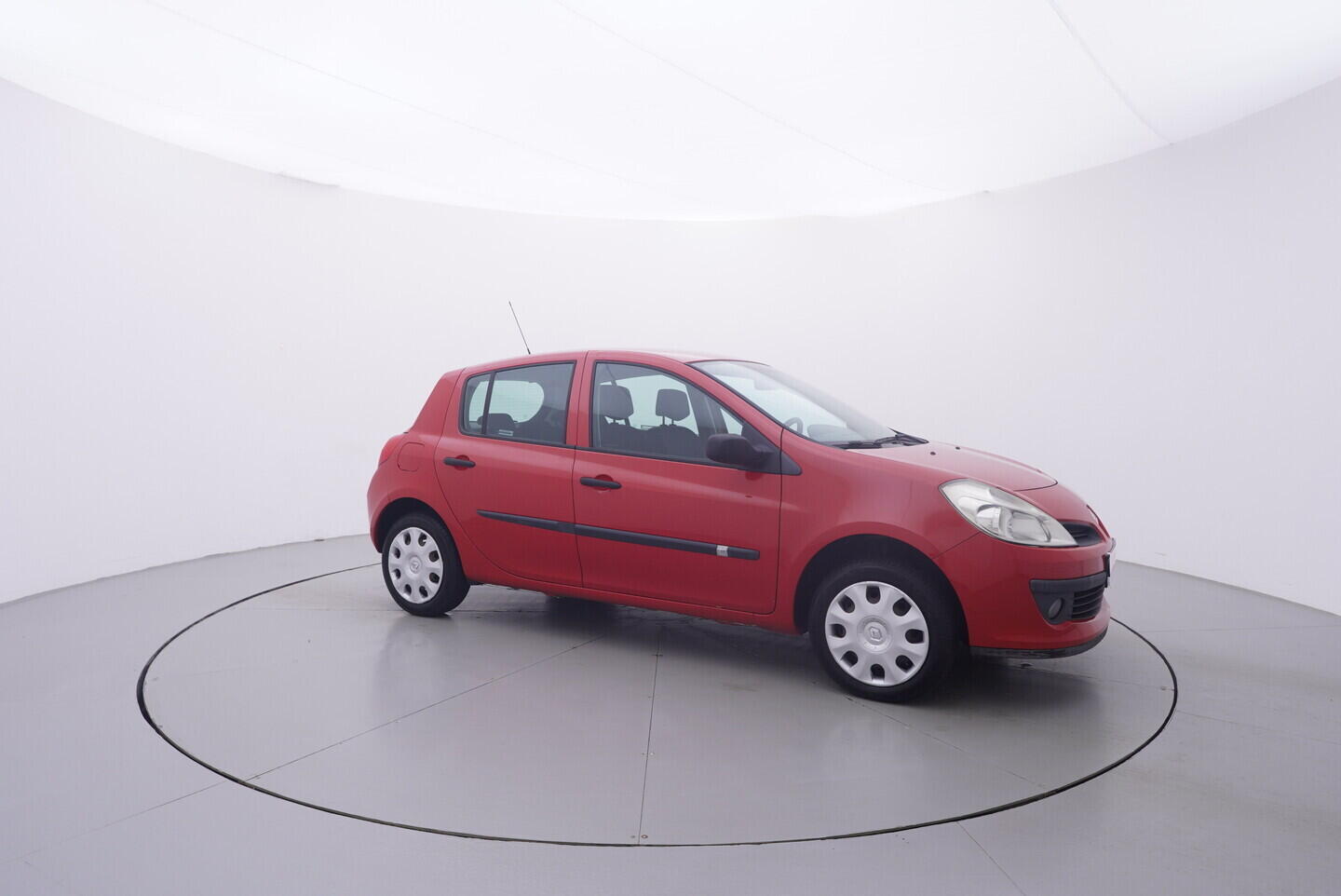 OV190V11625_16.webp_CLIO  1.1 16V 55 kW manuál