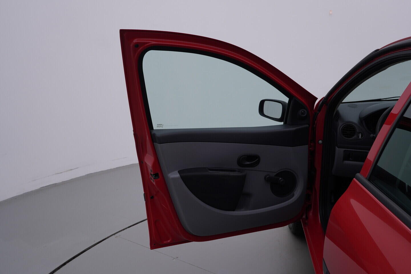 OV190V11625_18.webp_CLIO  1.1 16V 55 kW manuál