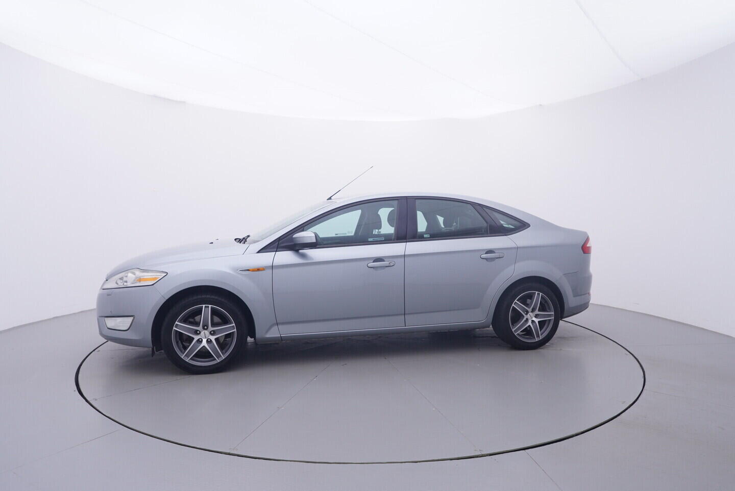 OV190V11629_11.webp_MONDEO  2.0 TDCi 103 kW manuál