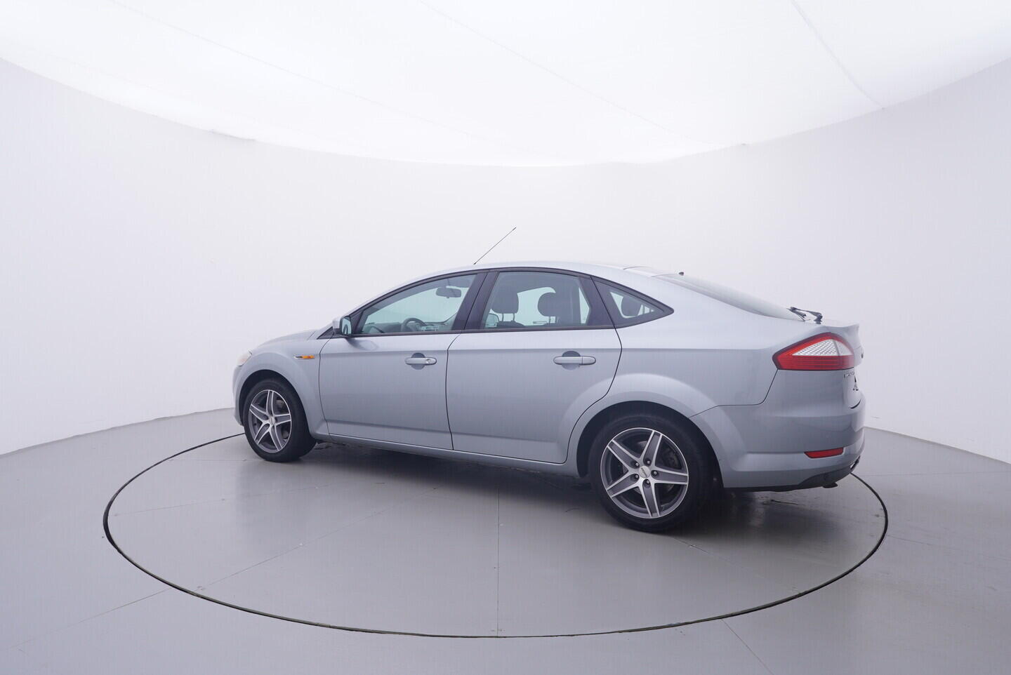 OV190V11629_12.webp_MONDEO  2.0 TDCi 103 kW manuál