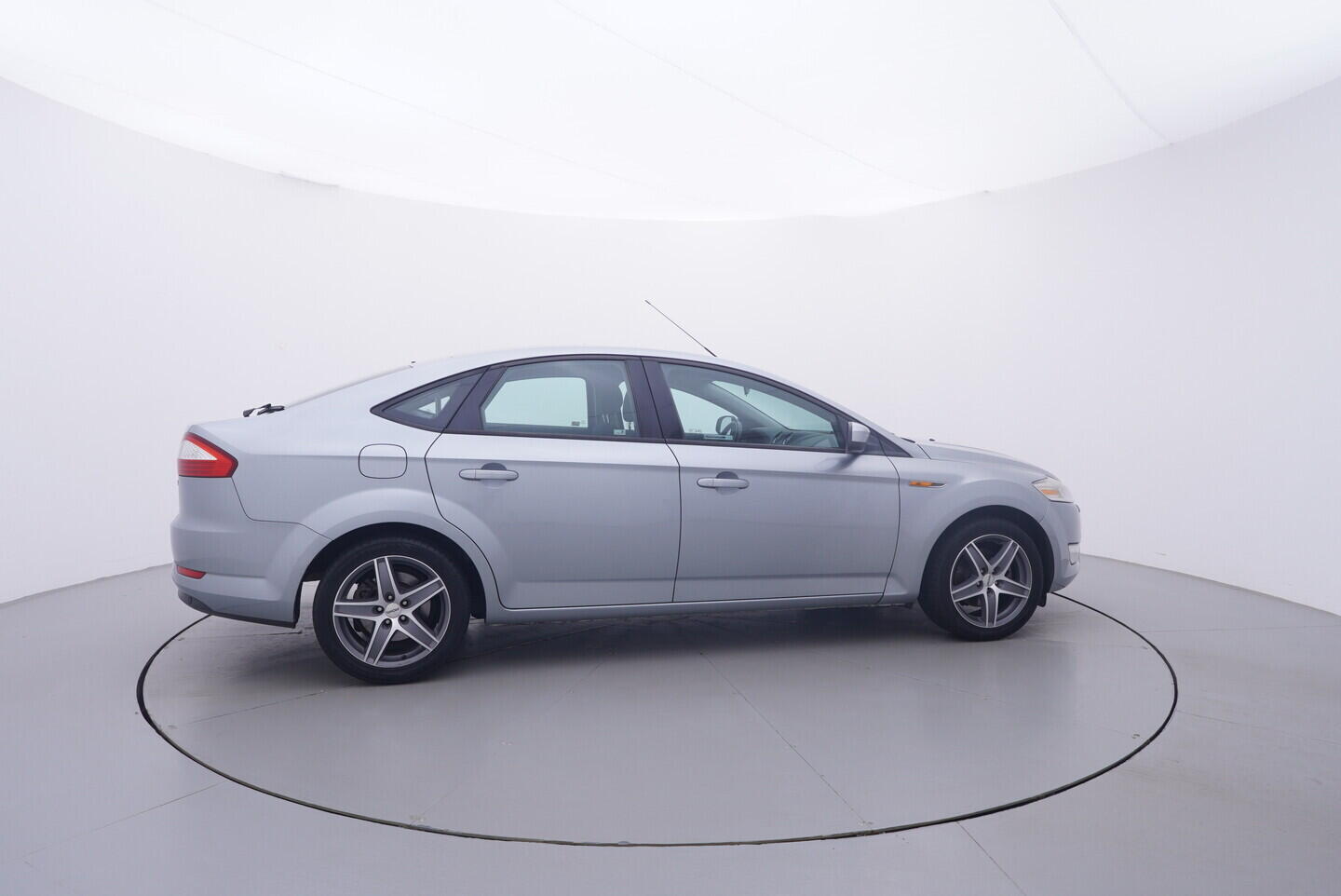 OV190V11629_15.webp_MONDEO  2.0 TDCi 103 kW manuál
