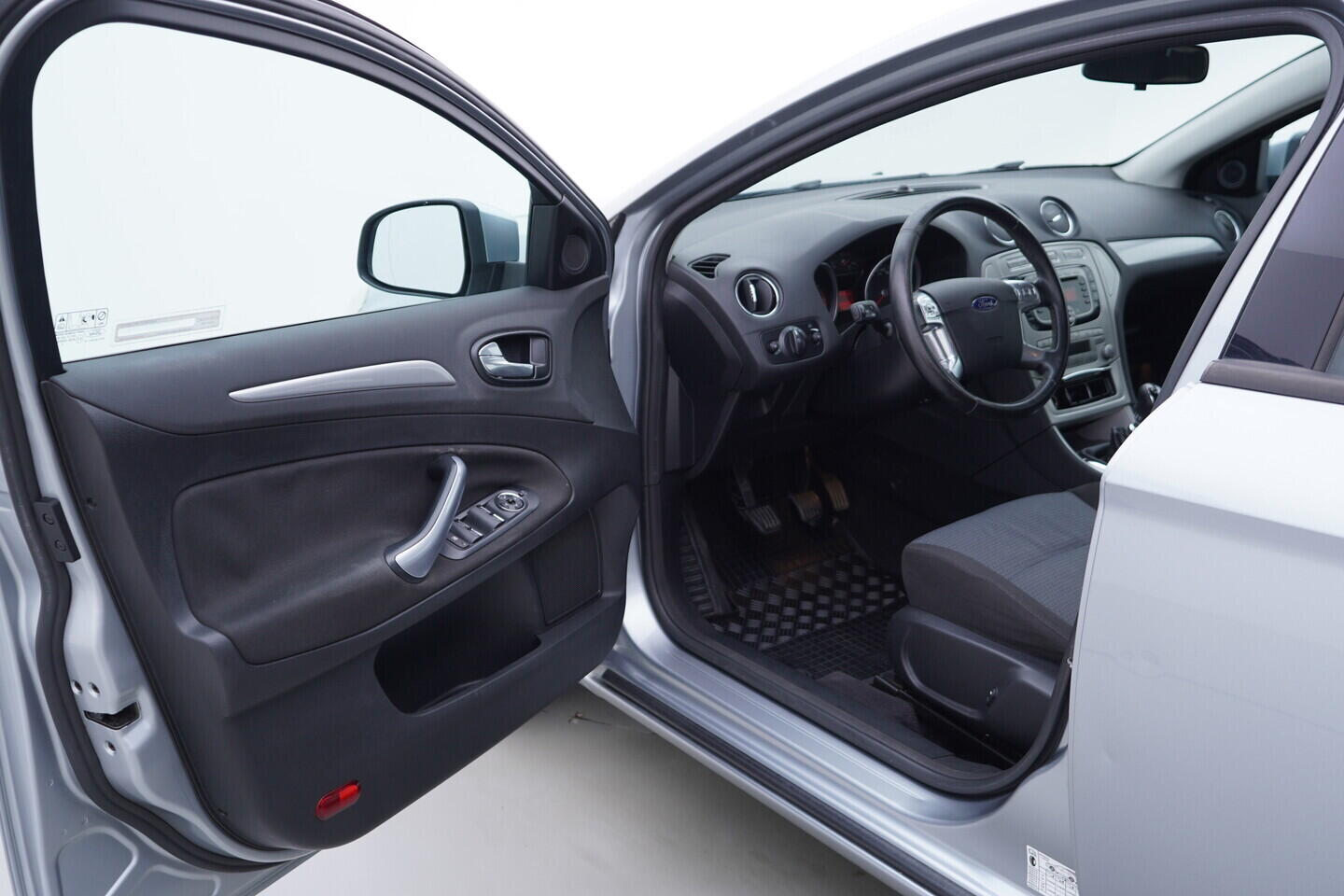 OV190V11629_18.webp_MONDEO  2.0 TDCi 103 kW manuál