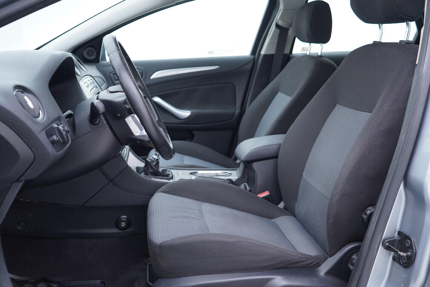 OV190V11629_22.webp_MONDEO  2.0 TDCi 103 kW manuál