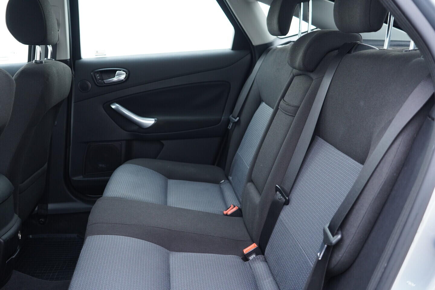 OV190V11629_31.webp_MONDEO  2.0 TDCi 103 kW manuál