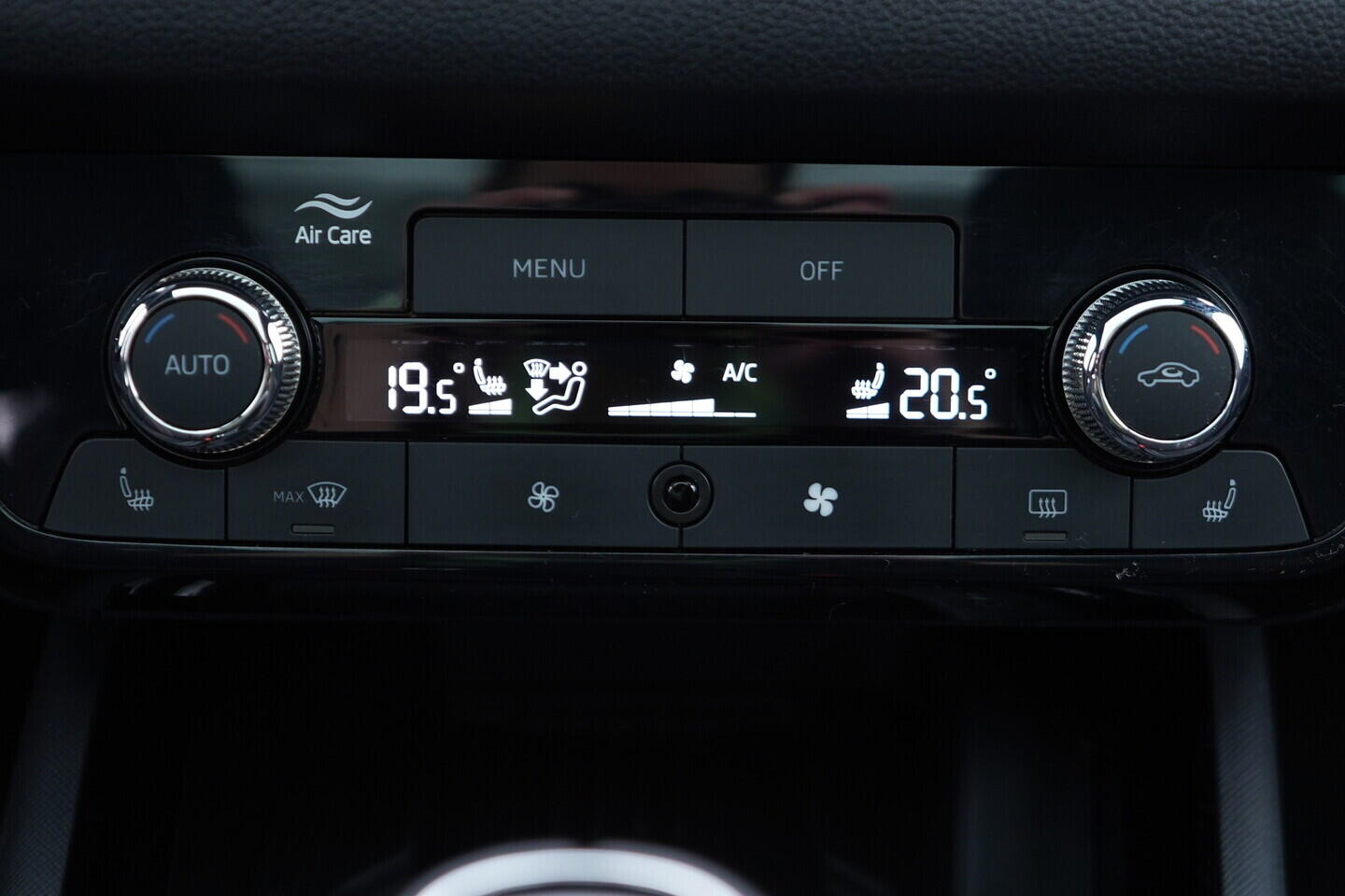 OV190V11638_32.webp_KAMIQ Monte Carlo 1.5 TSI 110 kW manuál, DPH
