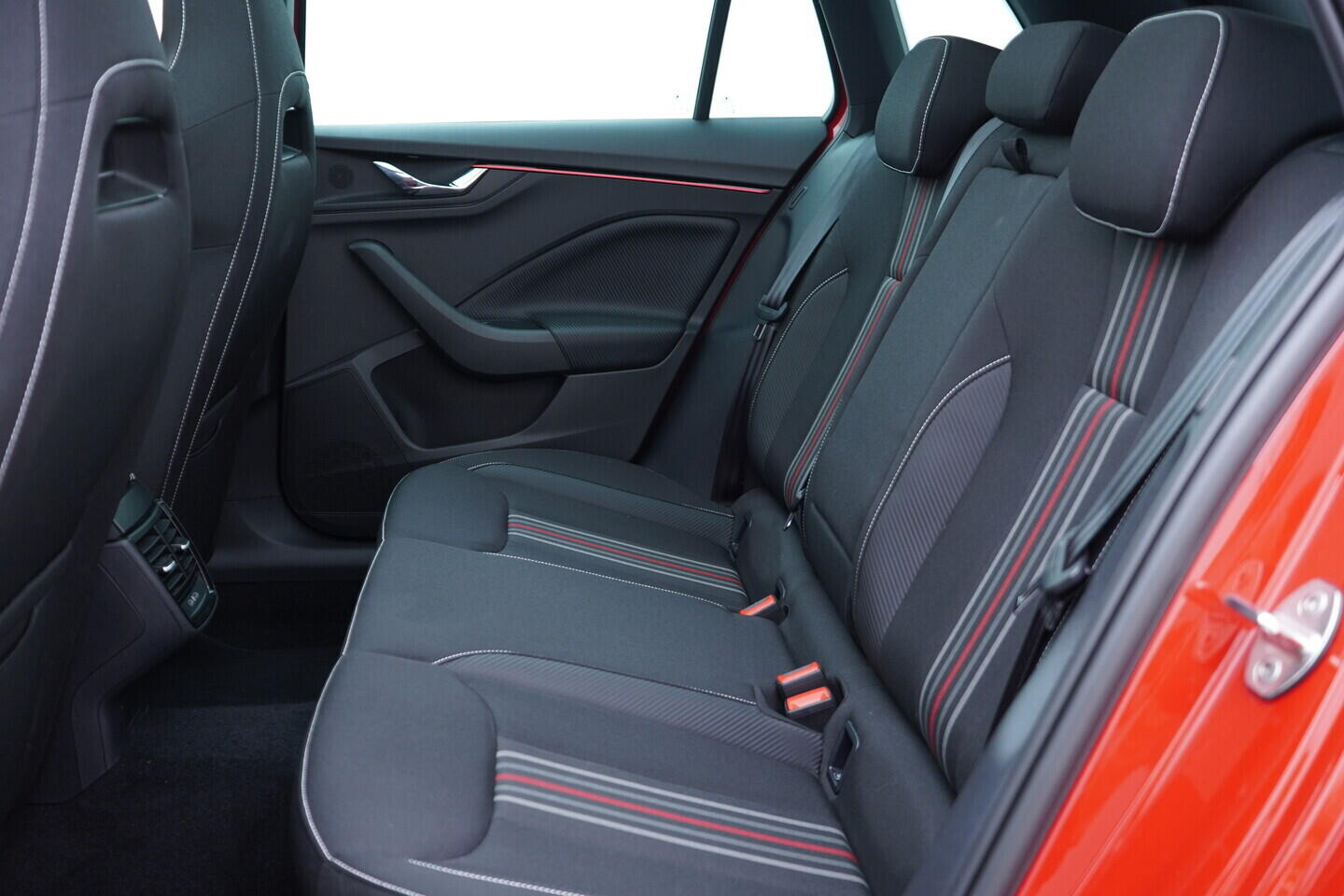 OV190V11638_36.webp_KAMIQ Monte Carlo 1.5 TSI 110 kW manuál, DPH