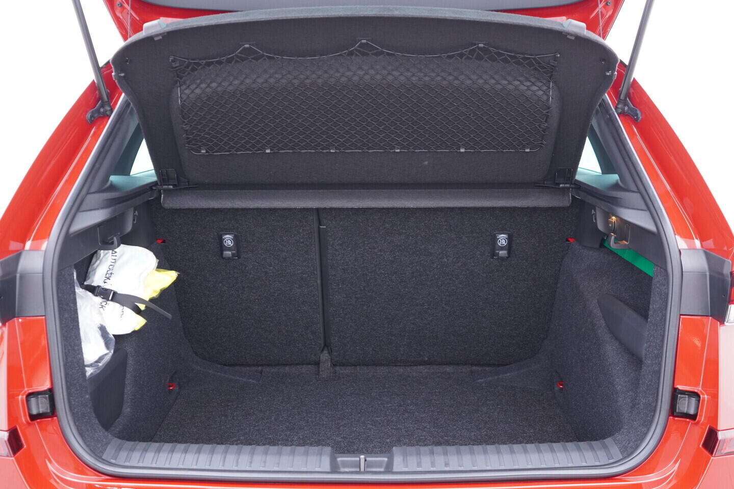 OV190V11638_37.webp_KAMIQ Monte Carlo 1.5 TSI 110 kW manuál, DPH