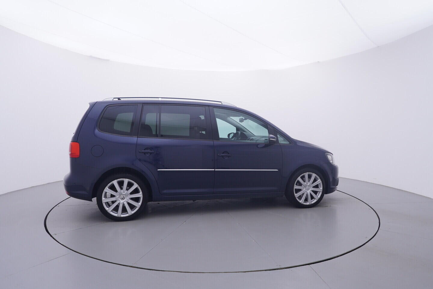 OV190V11649_15.webp_TOURAN  2.0 TDI 103 kW manuál