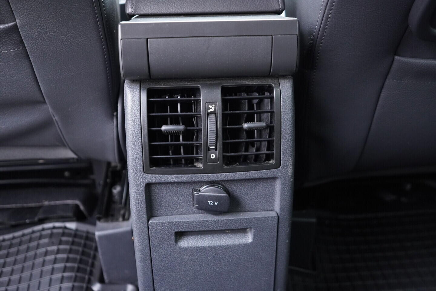 OV190V11649_34.webp_TOURAN  2.0 TDI 103 kW manuál