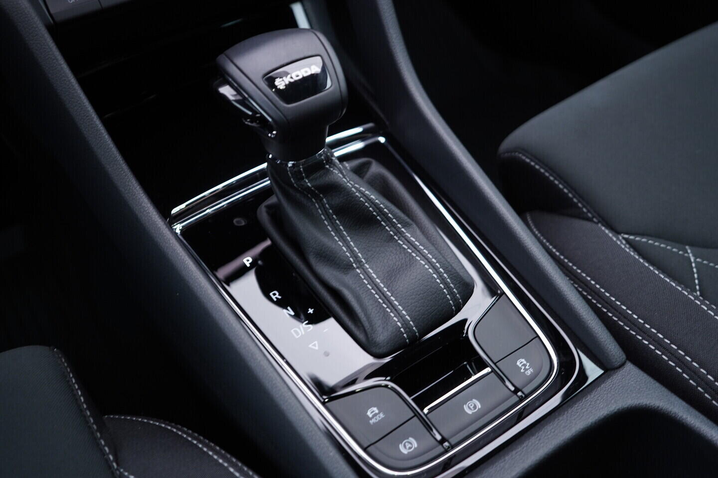 OV190V11677_35.webp_KAROQ SportLine 1.5 TSI 110 kW automat