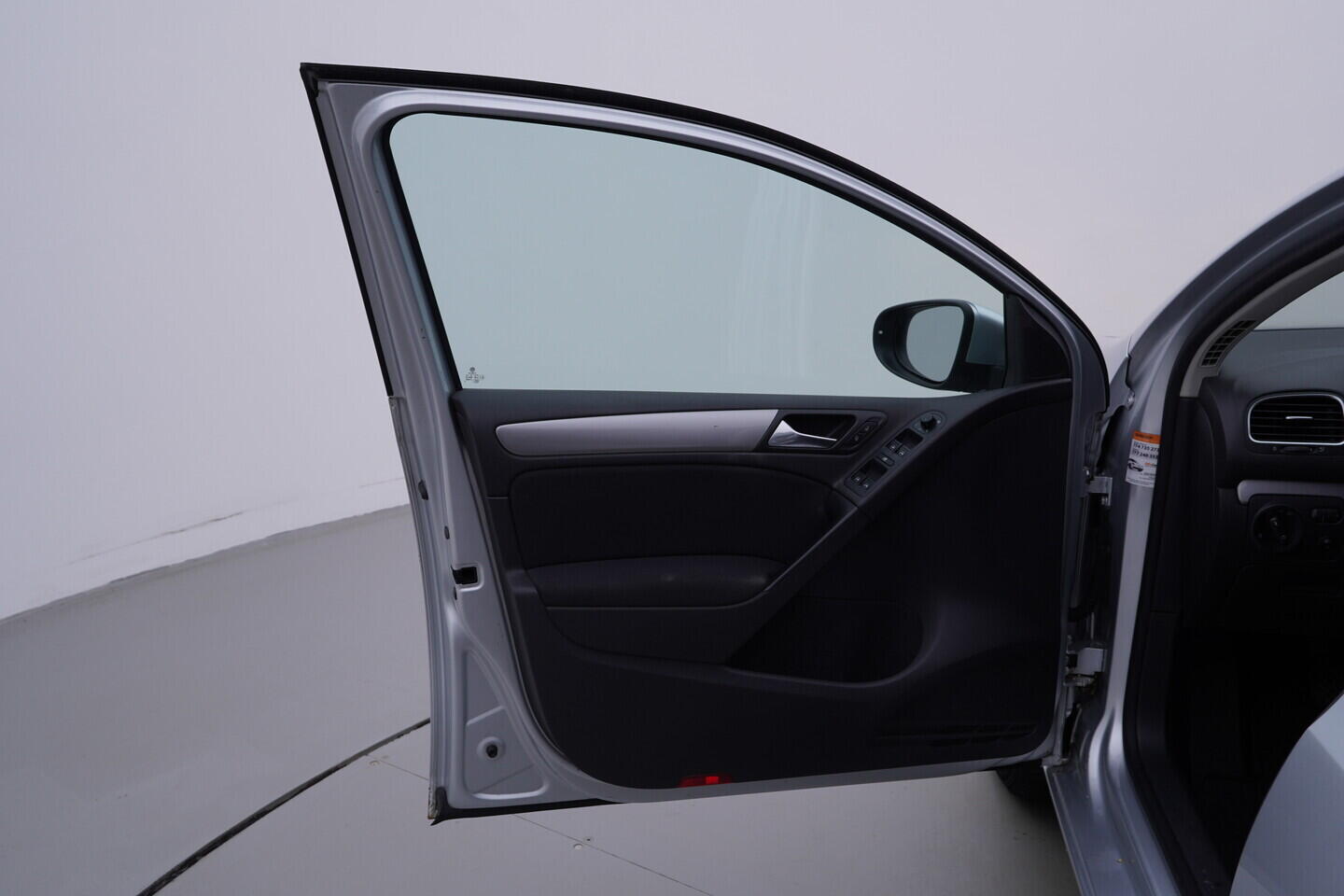 OV190V11679_18.webp_GOLF Trendline 1.4 16V 59 kW manuál