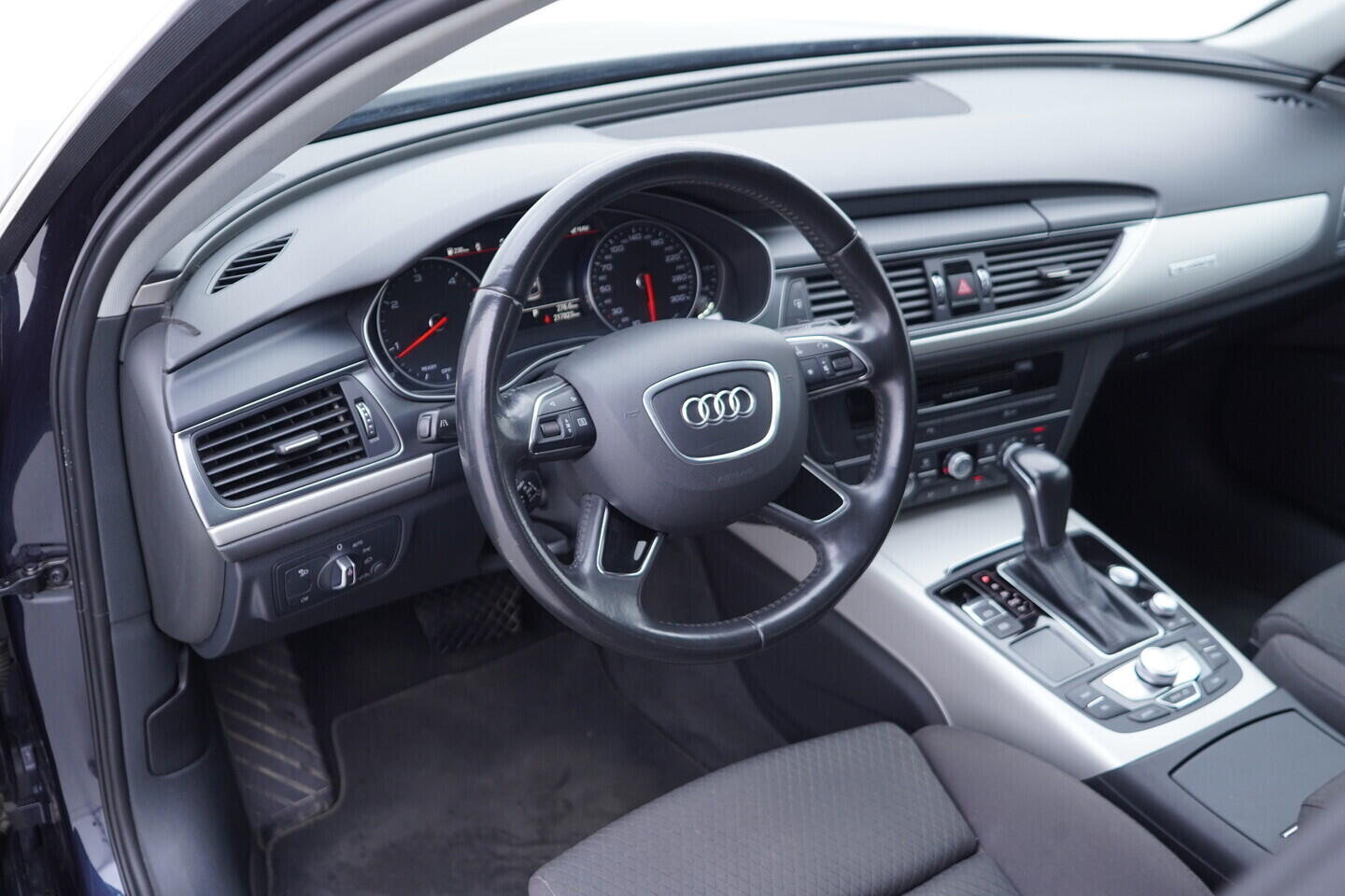 OV190V11686_21.webp_A6 AVANT  3.0 TDI 160 kW automat