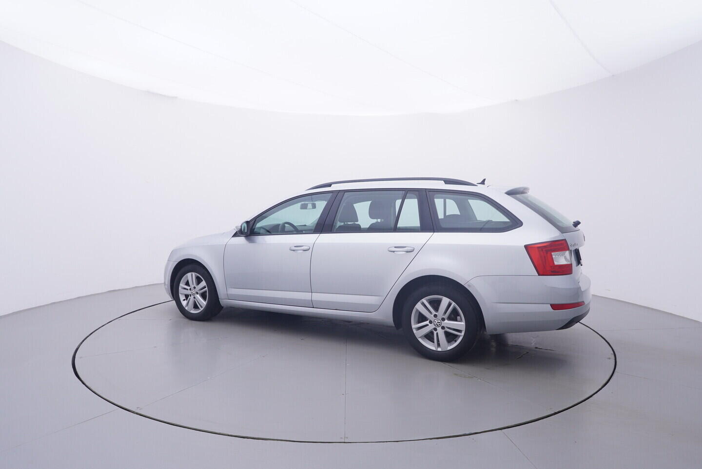 OV190V11696_12.webp_OCTAVIA Ambition 1.6 TDI 77 kW manuál