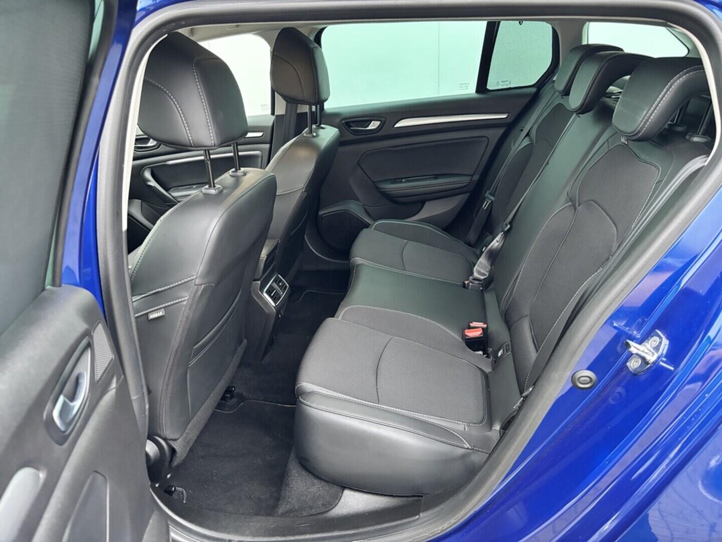 OZ190V00443_39.webp_MÉGANE Intens 1.6 E-TECH 118 kW automat, DPH