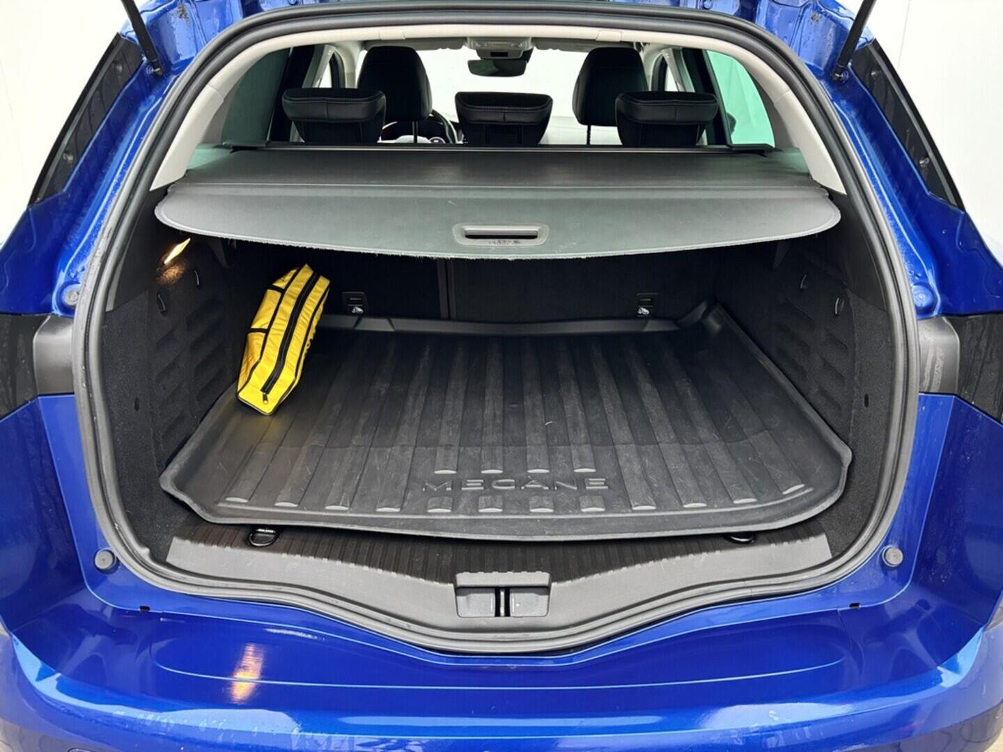 OZ190V00443_40.webp_MÉGANE Intens 1.6 E-TECH 118 kW automat, DPH
