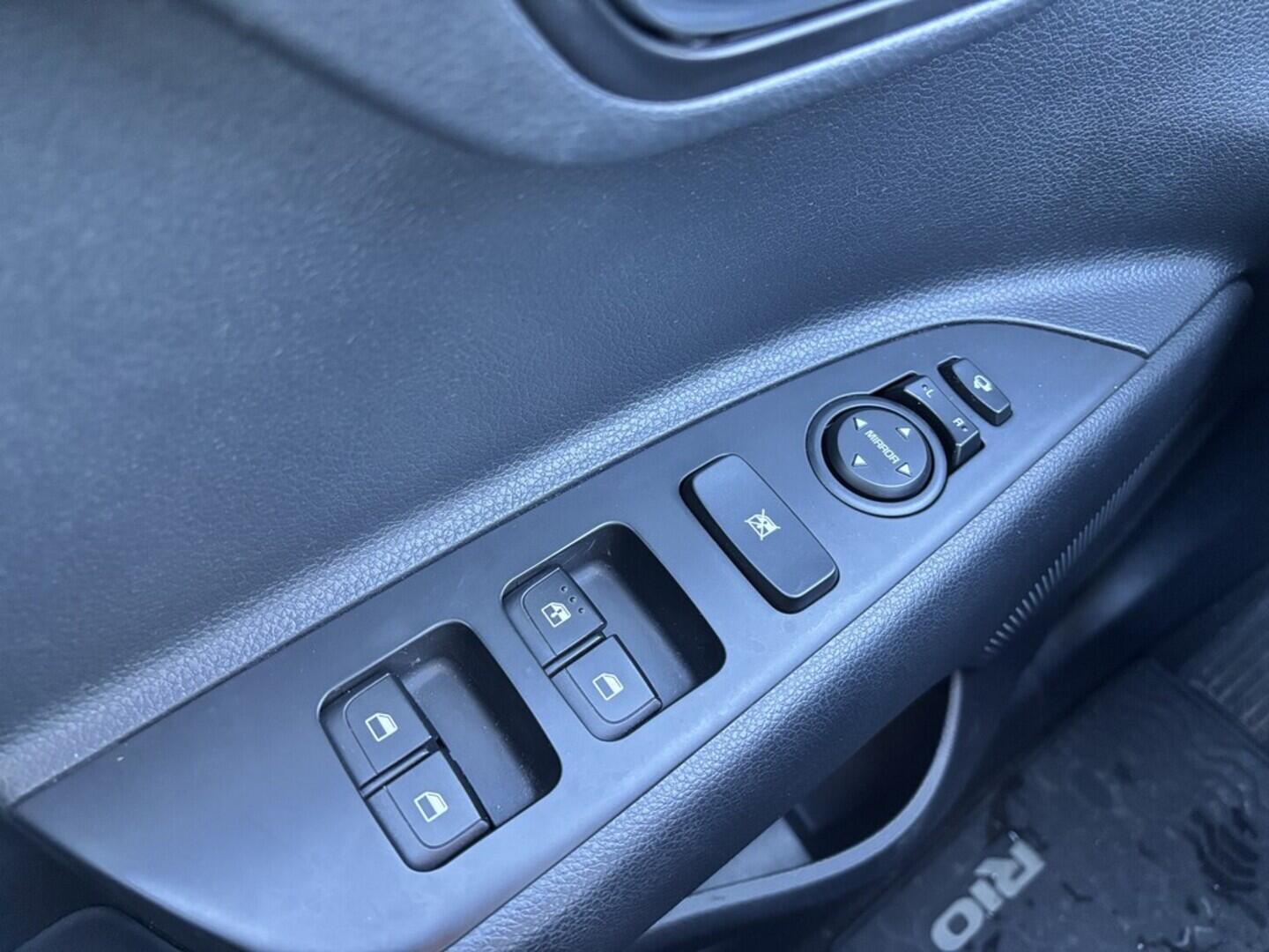 OZ190V00876_21.webp_RIO Exclusive 1.0  74 kW manuál