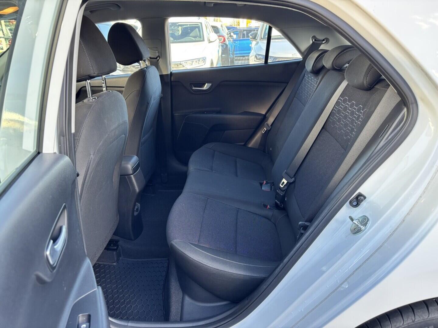 OZ190V00876_31.webp_RIO Exclusive 1.0  74 kW manuál