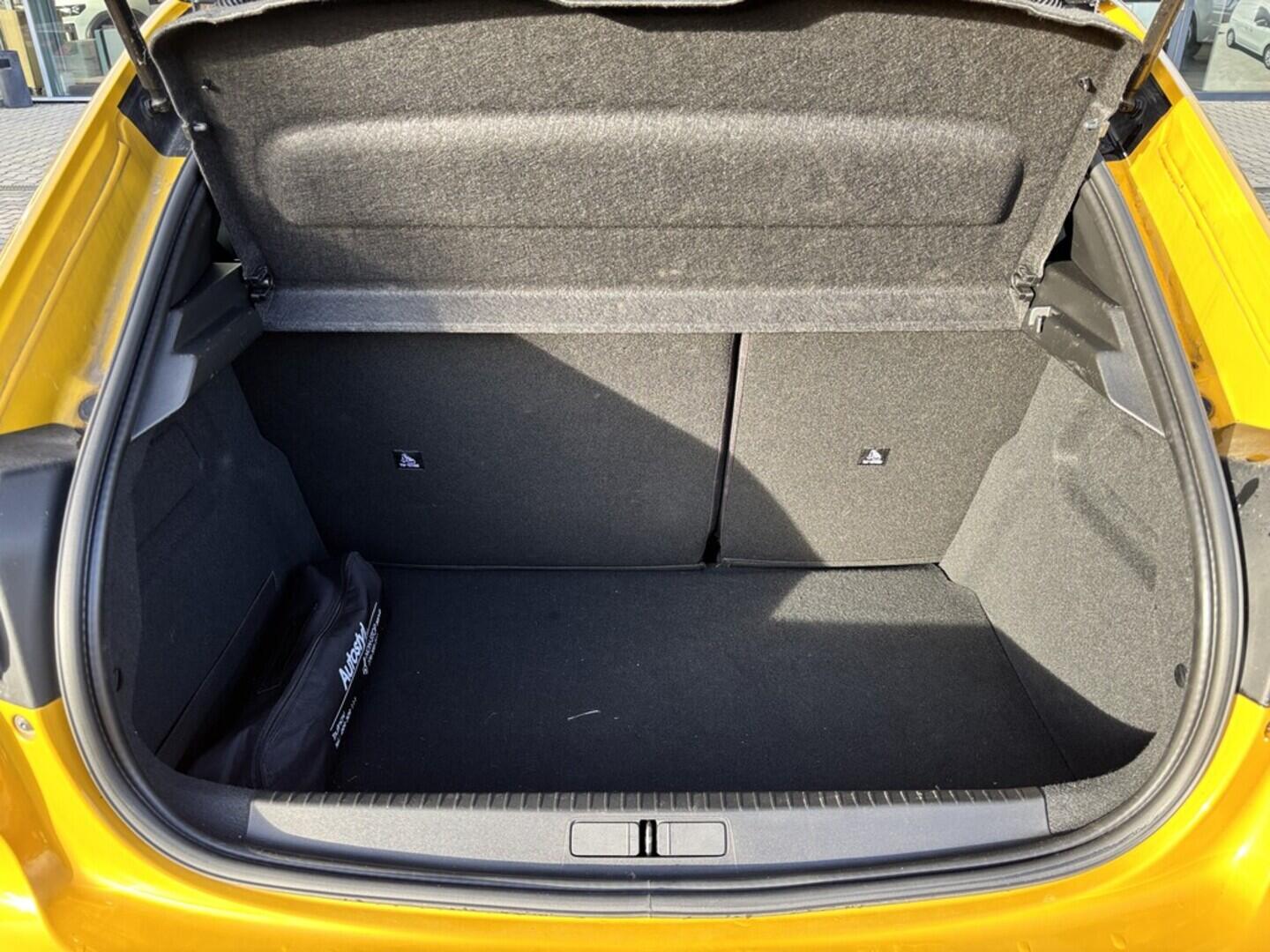 OZ190V01002_40.webp_208 GT line 1.2 16V 74 kW automat