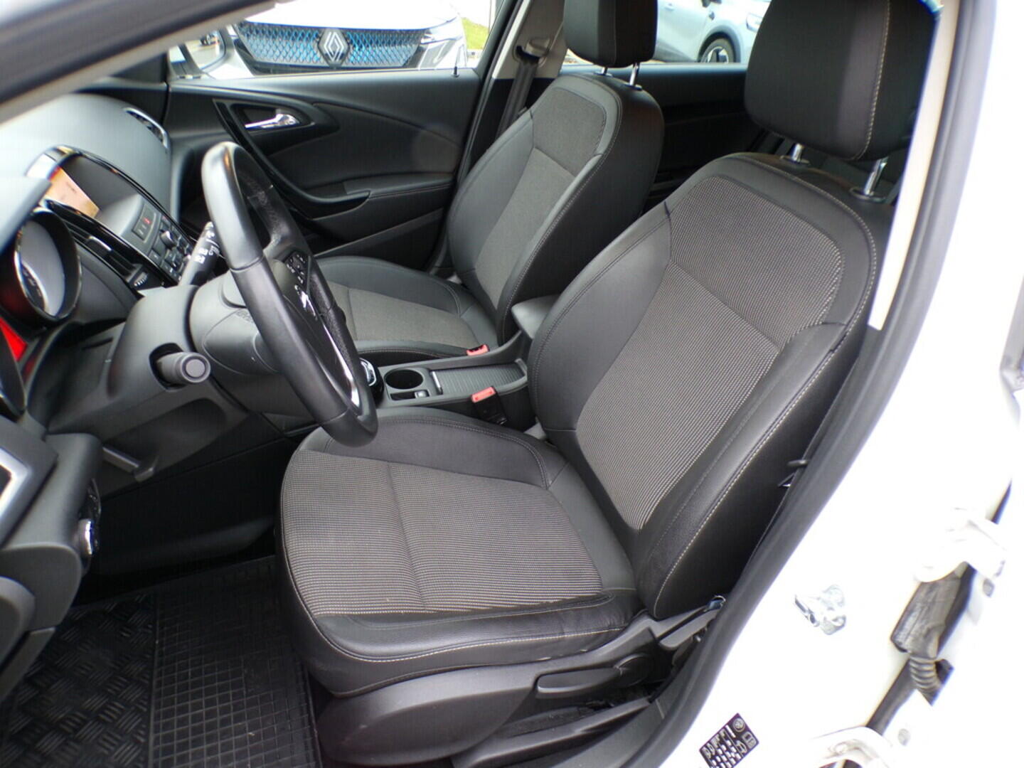 OZ190V01085_18.webp_ASTRA  1.4  103 kW manuál