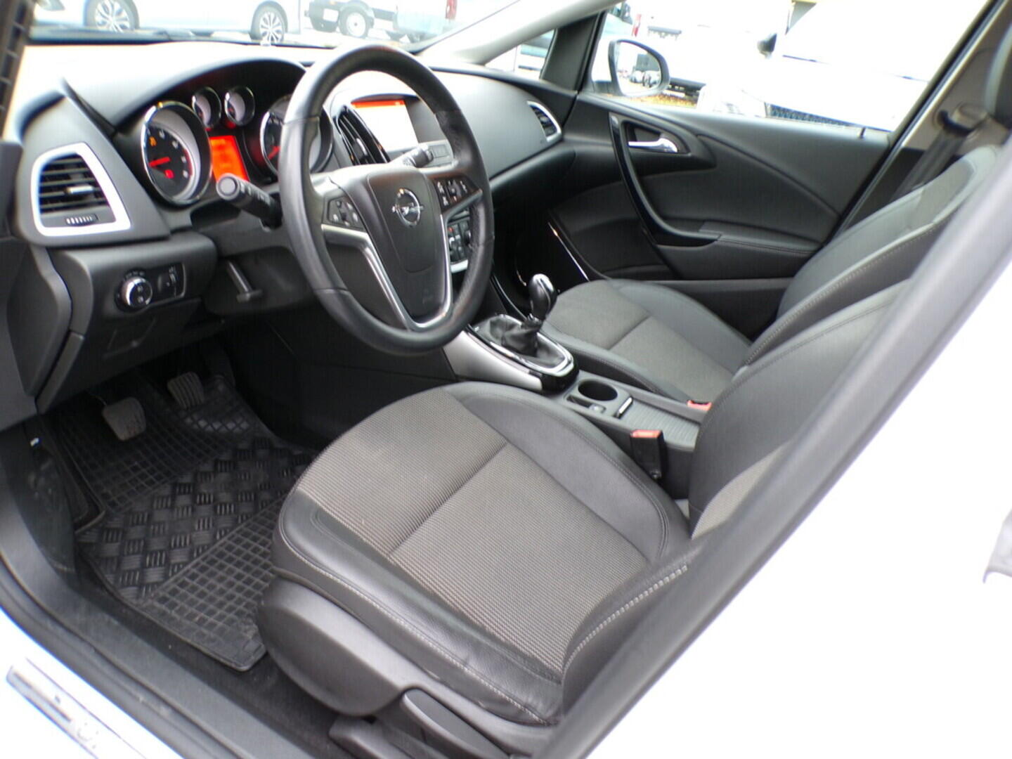 OZ190V01085_19.webp_ASTRA  1.4  103 kW manuál