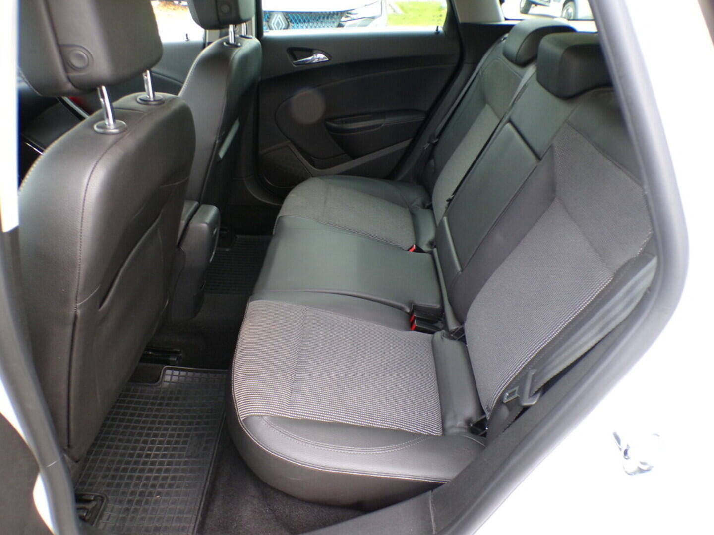 OZ190V01085_26.webp_ASTRA  1.4  103 kW manuál