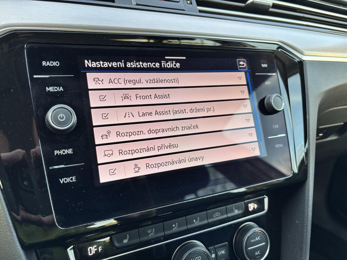 OZ190V01110_33.webp_PASSAT Elegance 1.5 TSI 110 kW automat