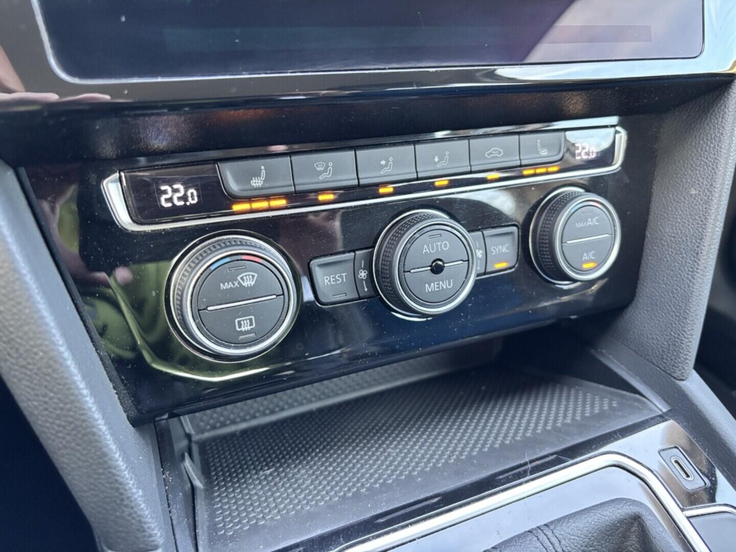 OZ190V01110_38.webp_PASSAT Elegance 1.5 TSI 110 kW automat