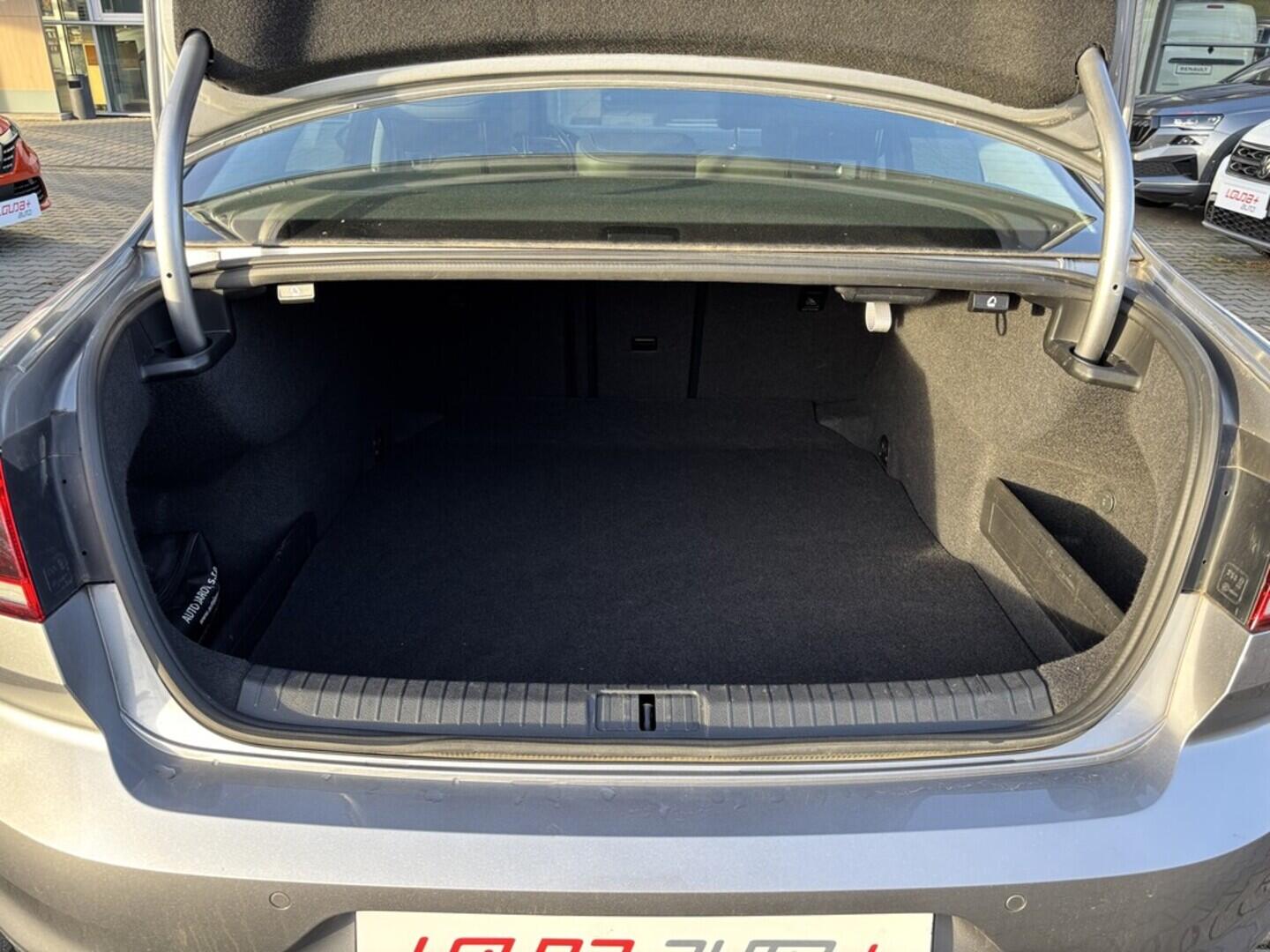 OZ190V01110_41.webp_PASSAT Elegance 1.5 TSI 110 kW automat