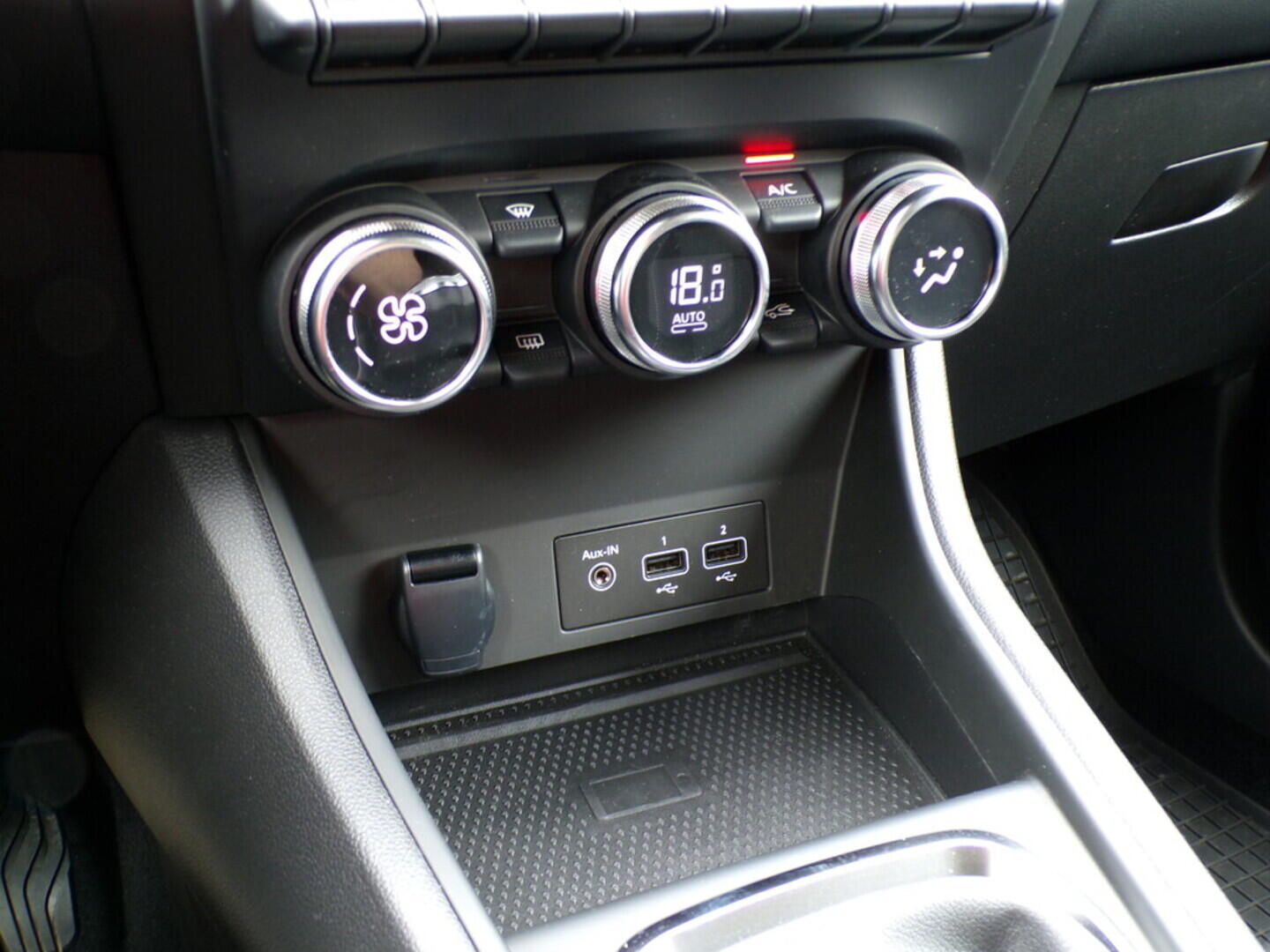 OZ190V01136_36.webp_CAPTUR Techno 1.0 TCe 67 kW manuál, DPH