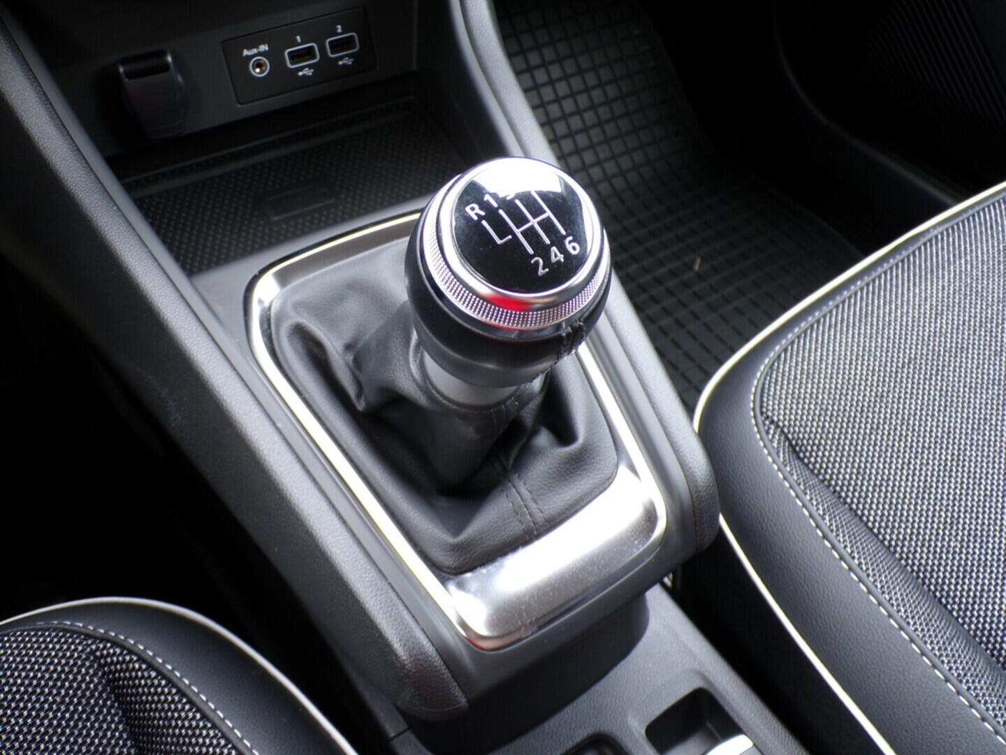 OZ190V01136_37.webp_CAPTUR Techno 1.0 TCe 67 kW manuál, DPH
