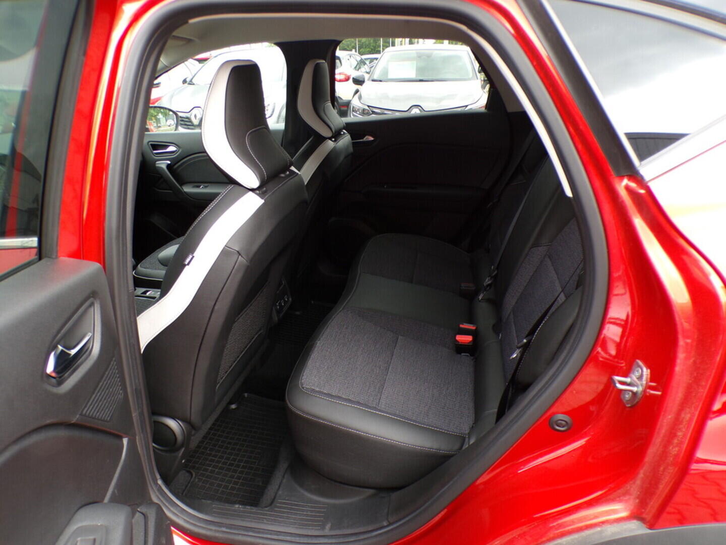 OZ190V01136_39.webp_CAPTUR Techno 1.0 TCe 67 kW manuál, DPH
