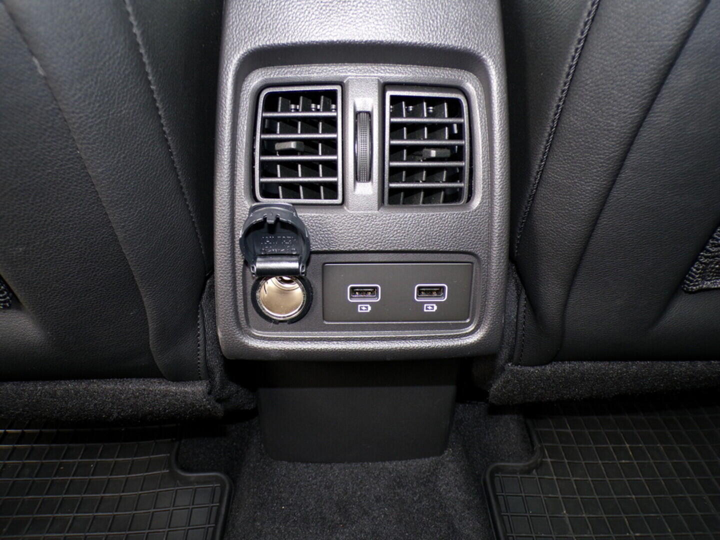 OZ190V01136_40.webp_CAPTUR Techno 1.0 TCe 67 kW manuál, DPH