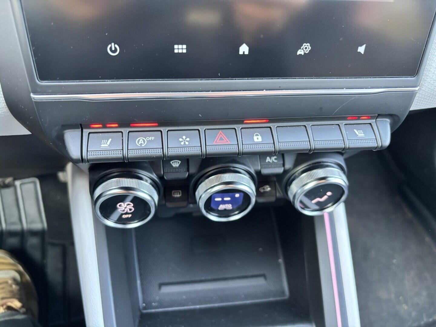 OZ190V01213_39.webp_CLIO Techno  1.0 TCe 67 kW manuál, DPH