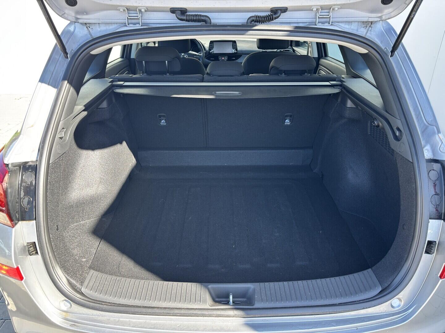 OZ190V01229_39.webp_I30 Comfort 1.0 T-GDI 88 kW manuál, DPH