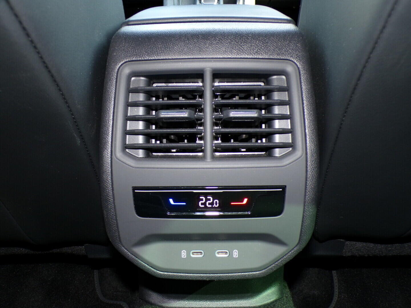 OZ190V01269_45.webp_LEON ST 2.0 TSI 180 kW automat