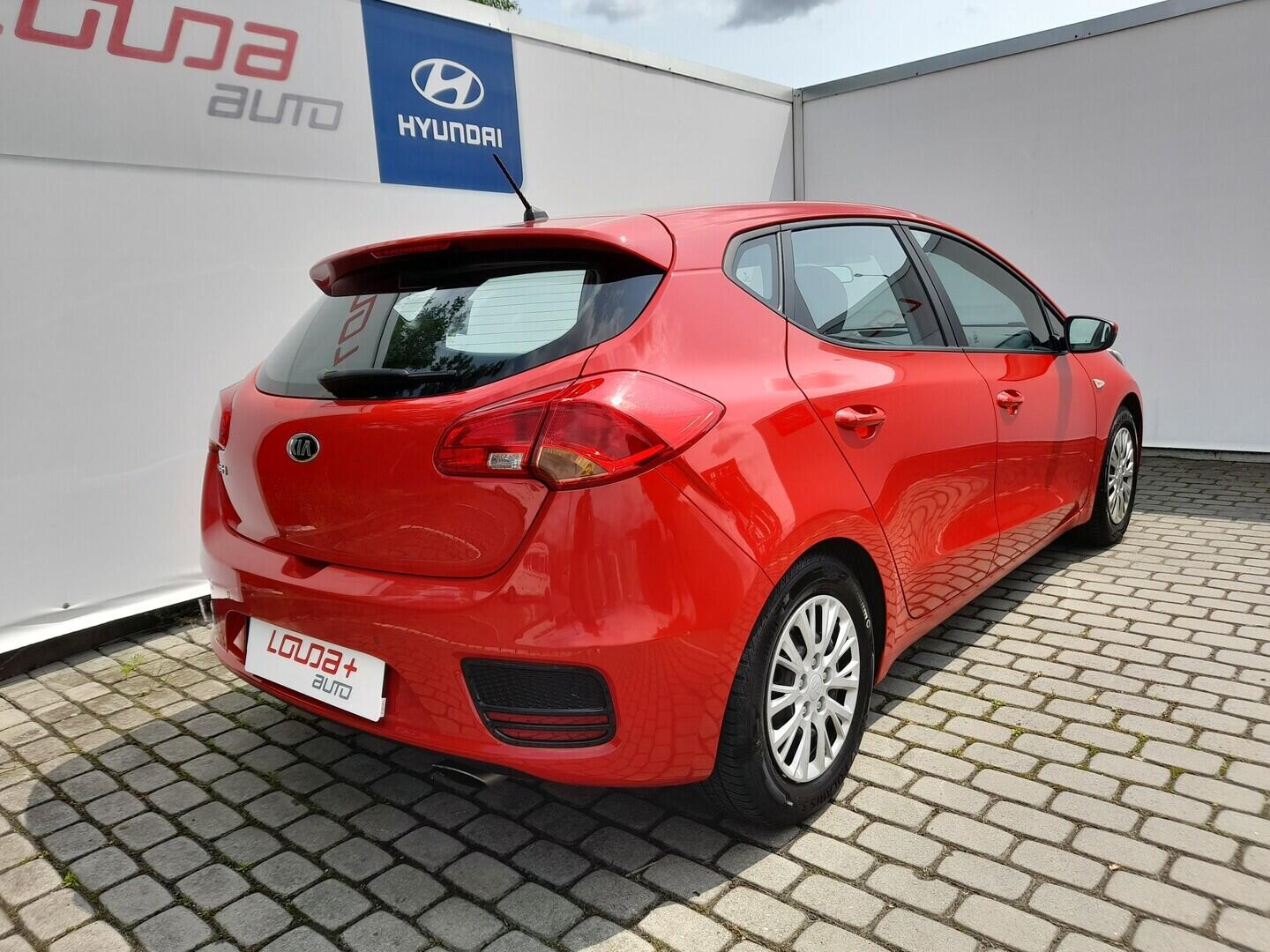 OZ190V01321_11.webp_CEED  1.6  99 kW manuál, DPH