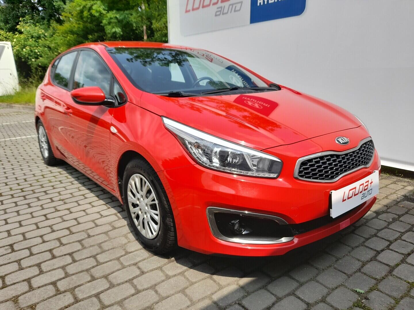 OZ190V01321_14.webp_CEED  1.6  99 kW manuál, DPH