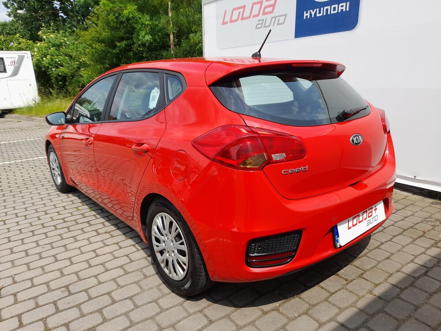 OZ190V01321_15.webp_CEED  1.6  99 kW manuál, DPH