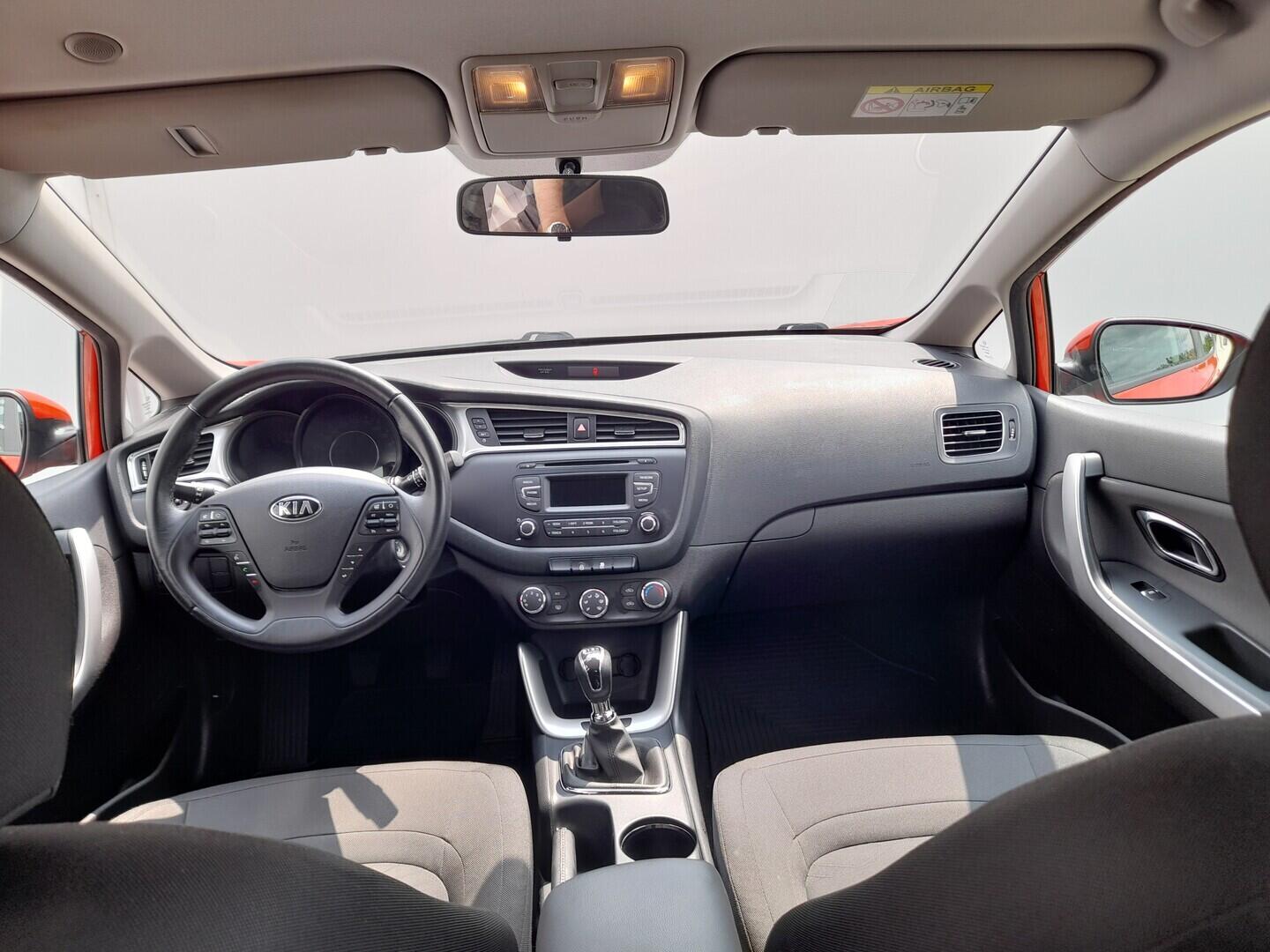 OZ190V01321_18.webp_CEED  1.6  99 kW manuál, DPH