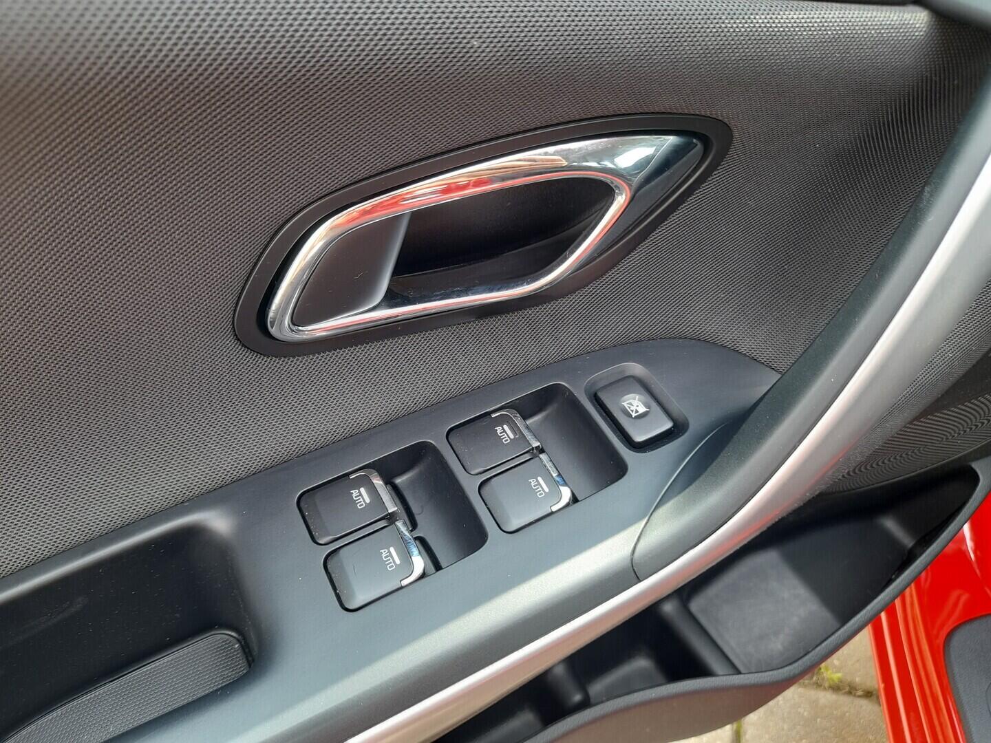 OZ190V01321_21.webp_CEED  1.6  99 kW manuál, DPH