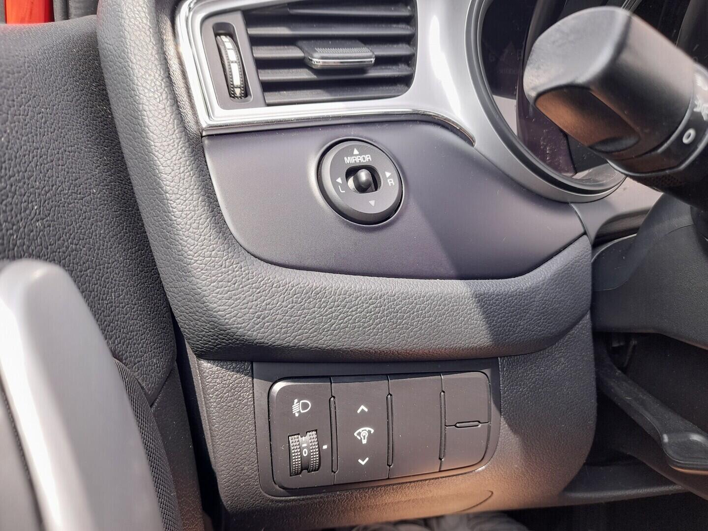 OZ190V01321_22.webp_CEED  1.6  99 kW manuál, DPH