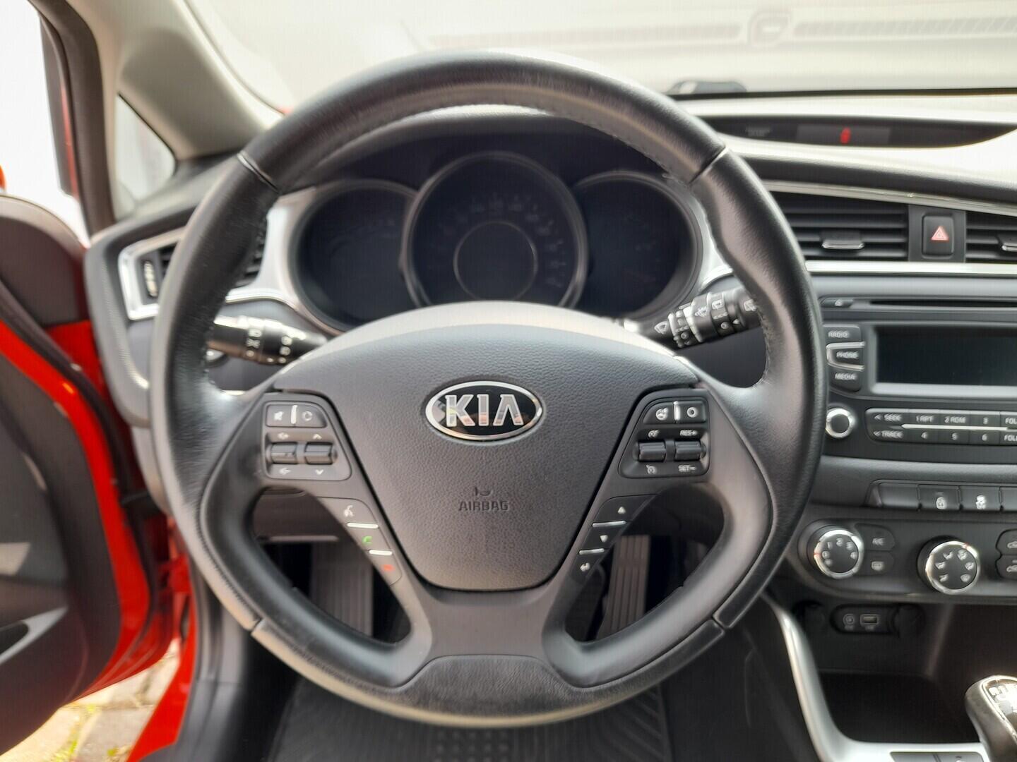 OZ190V01321_23.webp_CEED  1.6  99 kW manuál, DPH