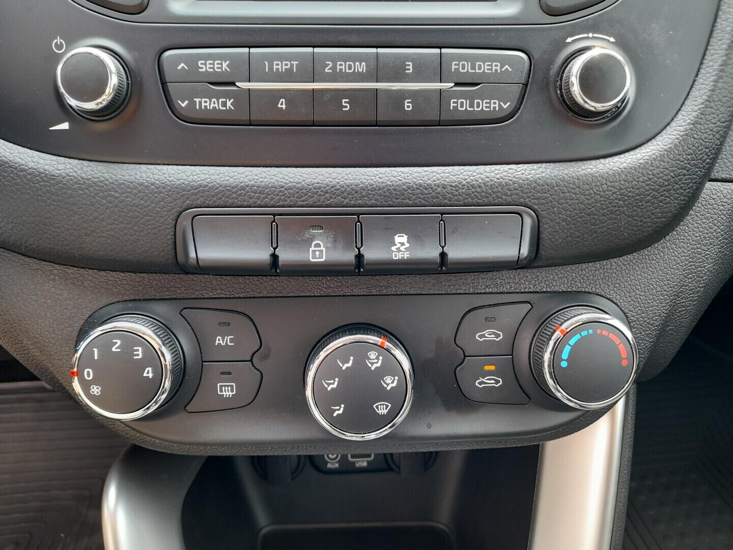 OZ190V01321_26.webp_CEED  1.6  99 kW manuál, DPH