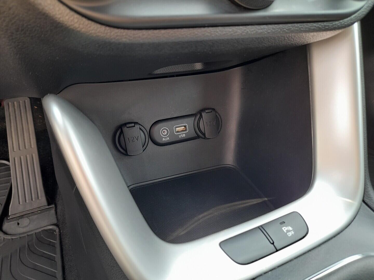 OZ190V01321_28.webp_CEED  1.6  99 kW manuál, DPH