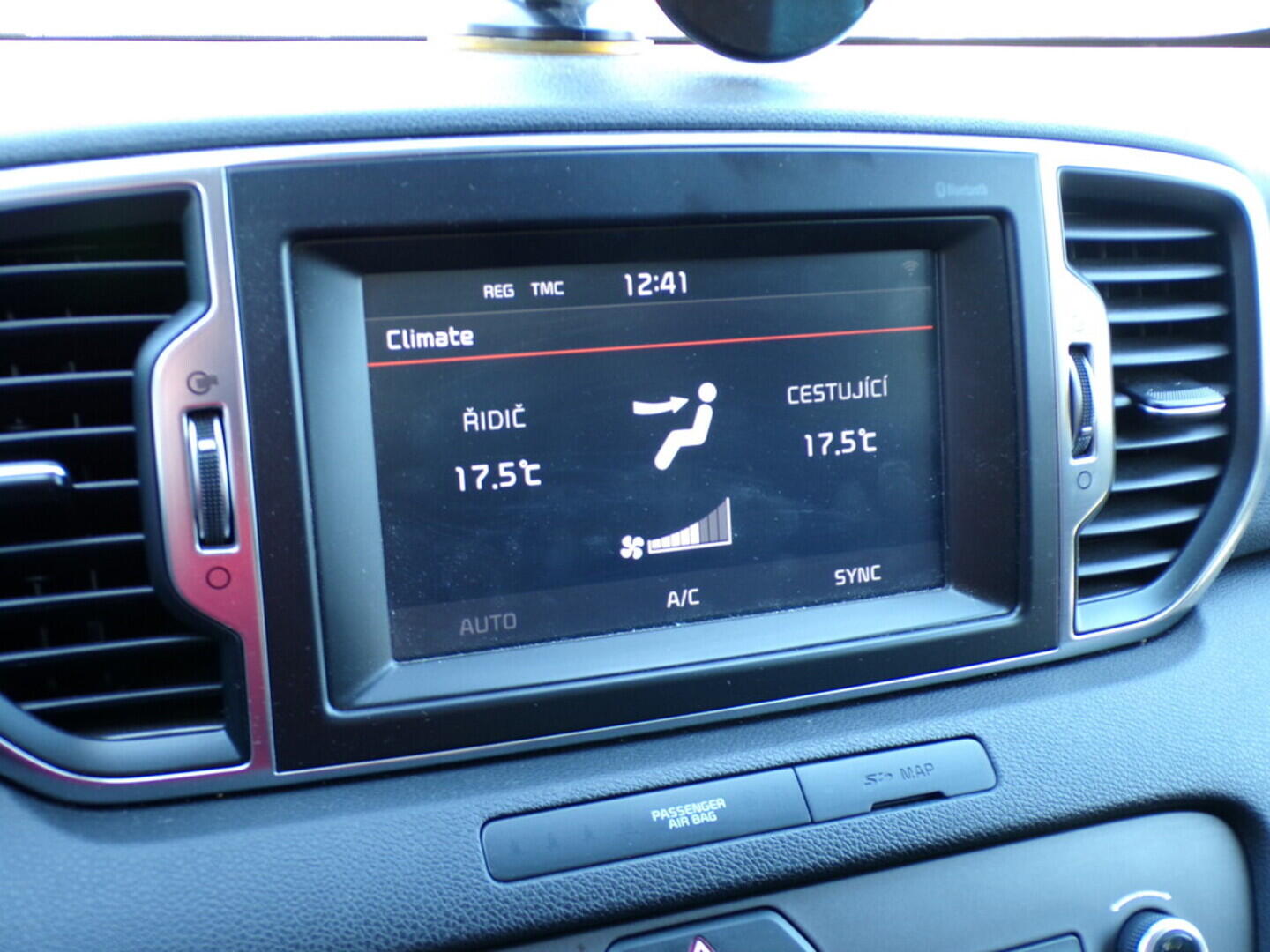 OZ190V01333_29.webp_SPORTAGE  2.0  136 kW automat